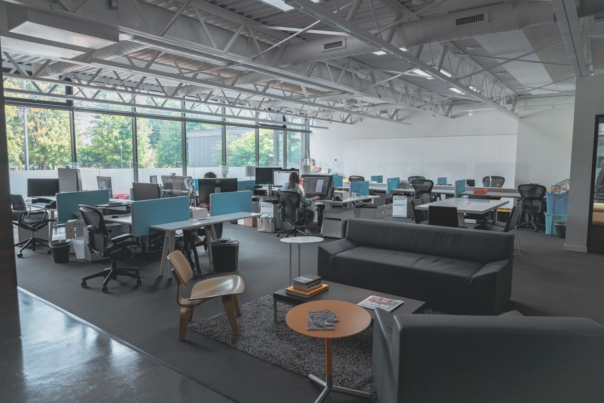 Helles, modernes Büro-Interieur (Symbolbild)